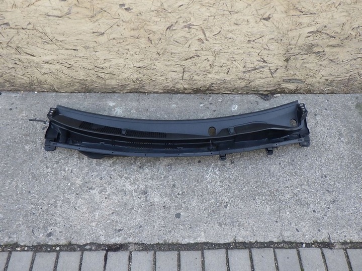 фото №1, Toyota yaris 4 iv p21 2020- панель под лобовым стеклом