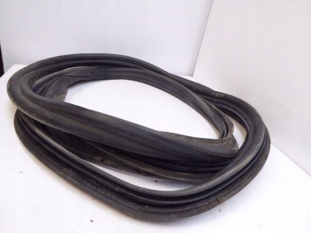 фото №3, Passat b6 3c прокладка крышки багажника универсал