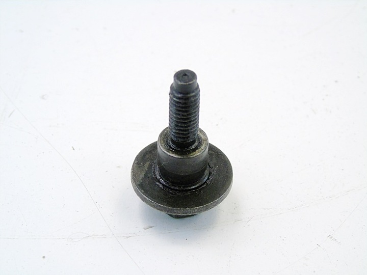 фото №3, Винт крышки клапанов 2.3 vr5 v5 passat b5 golf 4 bora i toledo 2