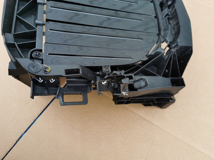 фото №10, Bmw x7 g07 18- активный впуск воздуха жалюзи ролета