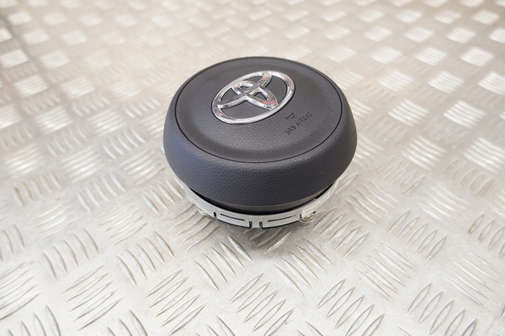 фото №7, Подушка безопасности водителя toyota yaris _p21_ 45130k0040 1.5l гибрид 85kw 2022