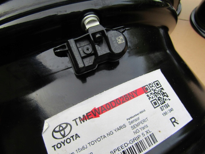 фото №16, 4x диски алюмінієві 15 toyota yaris iv 6 j 5x100 et45 + датчики tpms