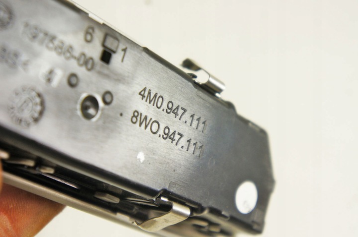 фото №5, Rh102 audi a4 b9 лампа стеля зад 4m0947111 8w0947111