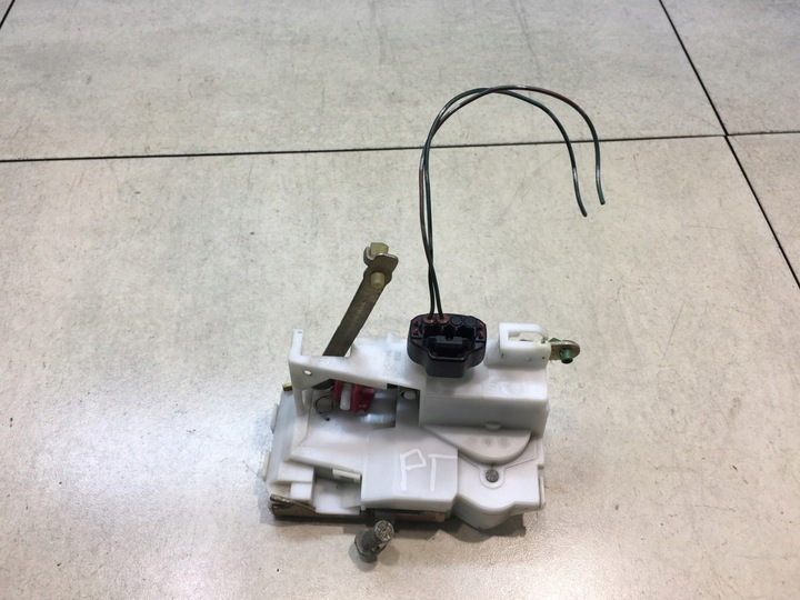 фото №1, Замок дверь правый зад avensis t22 2.0 d4d 2 pin