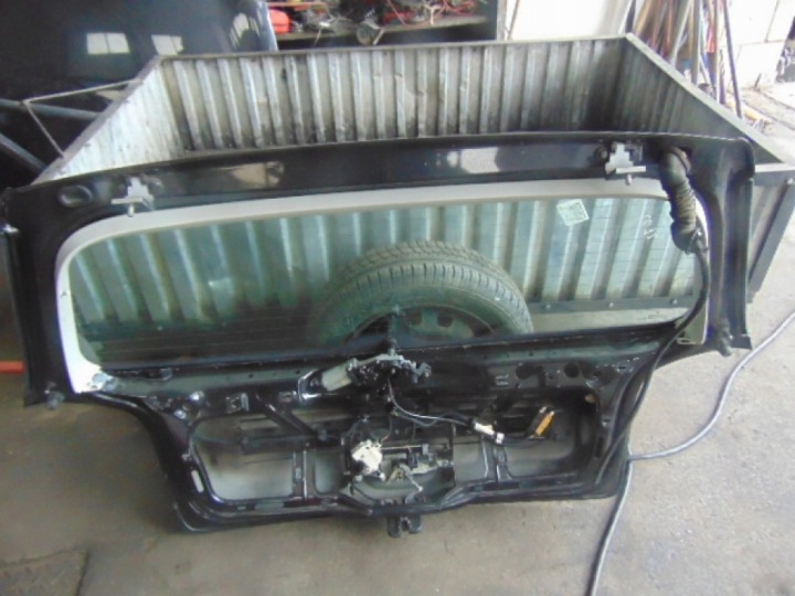 фото №6, Volkswagen polo iv 1.2b hb 5d 2004r задняя крышка код краски lc7z