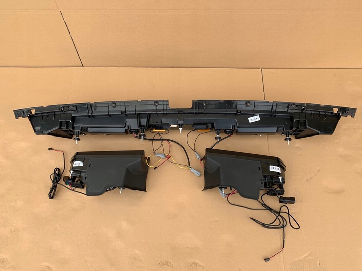 фото №13, Dodge challenger 2007-14 лампы led зад swap переделка na 2015-21 жёлтый поворот