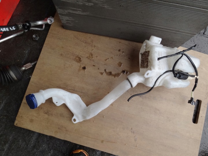 фото №1, Citroen c-elysee 2015 бак склоомивача kpl