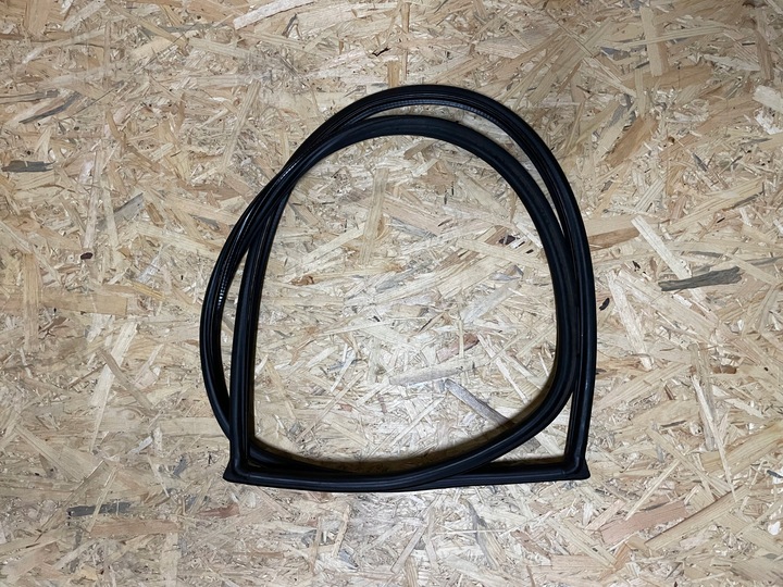 фото №1, Прокладка скла кришки багажника volkswagen vw touareg i 1 7l 7l6