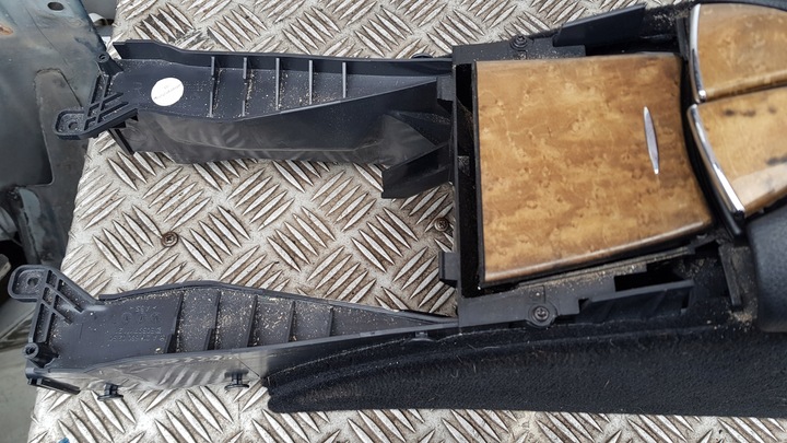 фото №8, Mercedes w211 туннель подлокотник кожаный кожа панель зад