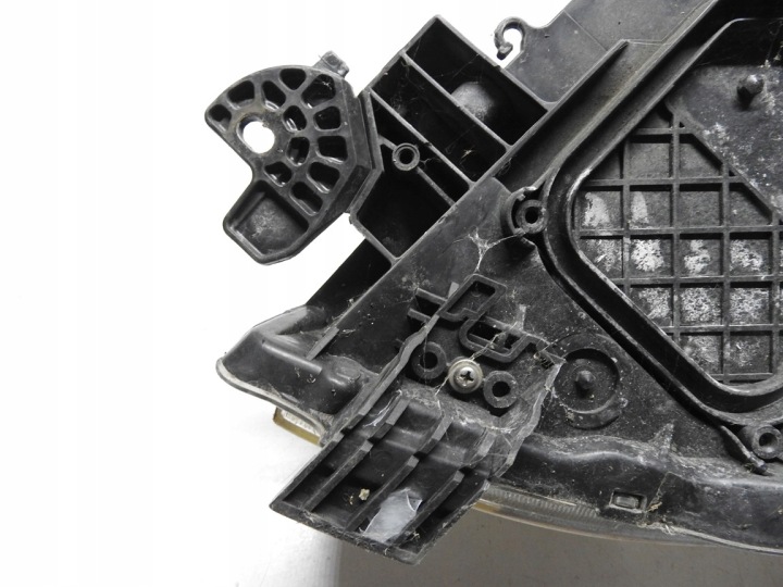 фото №9, Toyota auris i 06-09 5d фара передня праве перед