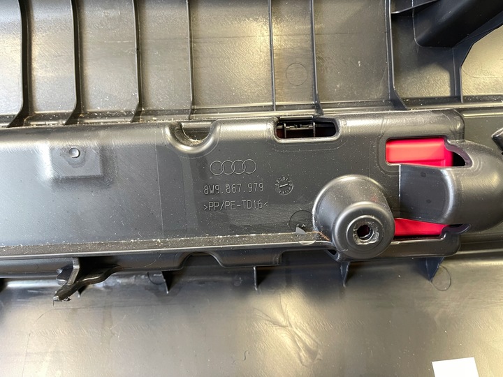 фото №12, Audi a4 b9 avant обивка багажника крышки электрический 8w9867973 8w9867979