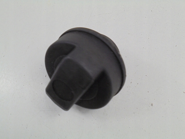 фото №4, Audi a4 b5 кришка заливання пального 94-99 4d 8d2 1,6b