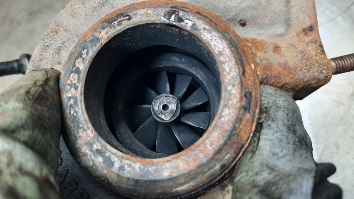 фото №6, Турбонагнетатель 9654931780 volvo s40 ii v50 2.0 hdi