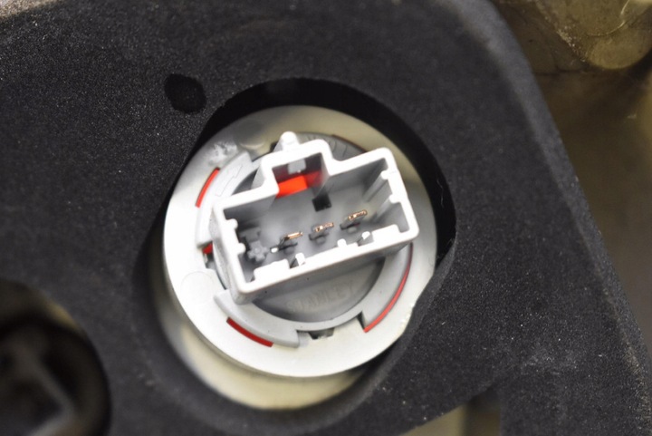 фото №10, Лампа левая зад задняя 167097 ford kuga mk1 08-13