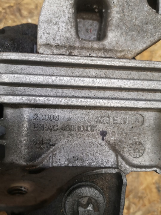 фото №5, Mercedes cla w117 лапи подушка двигателя a2462402617 2.2 cdi