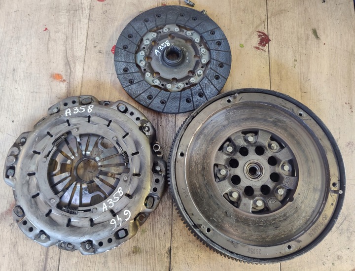 фото №1, Mercedes w204 2.2cdi колесо двомасовий a6460302505 диск притиск a358