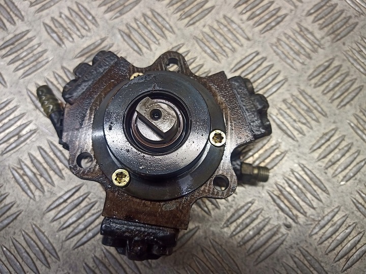 фото №1, Насос впрыскивающий mercedes w203 2.2 cdi a6110700901k