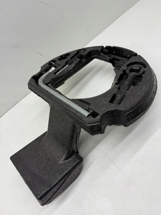 фото №7, Audi a6 c7 наполнитель багажника бардачок na инструменты винт ушко ключ