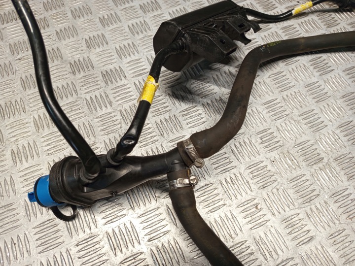 фото №16, Bmw (oem) 7393506 6' g32 заливная горловина шланг adblue