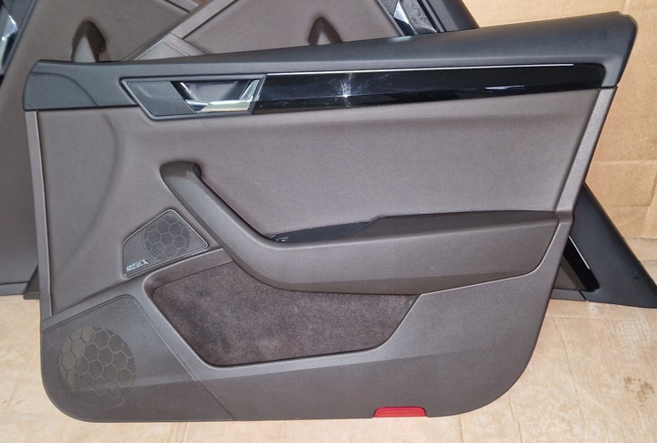 фото №6, Обшивки skoda superb iii універсал canton led коричневі