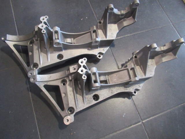 фото №1, Лапи підтримка кронштейн подушка vw skoda audi 07k903143e