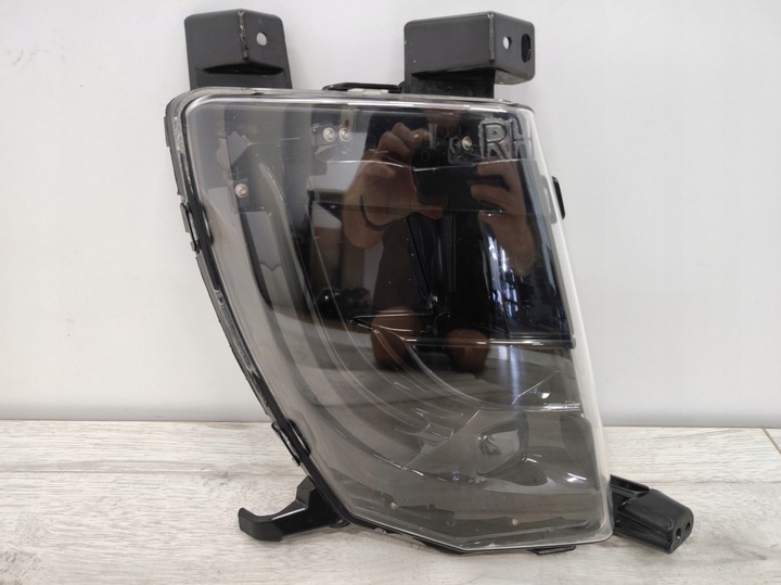 фото №1, Галоген правые led заглушка tesla модель s 100600000d оригинальный