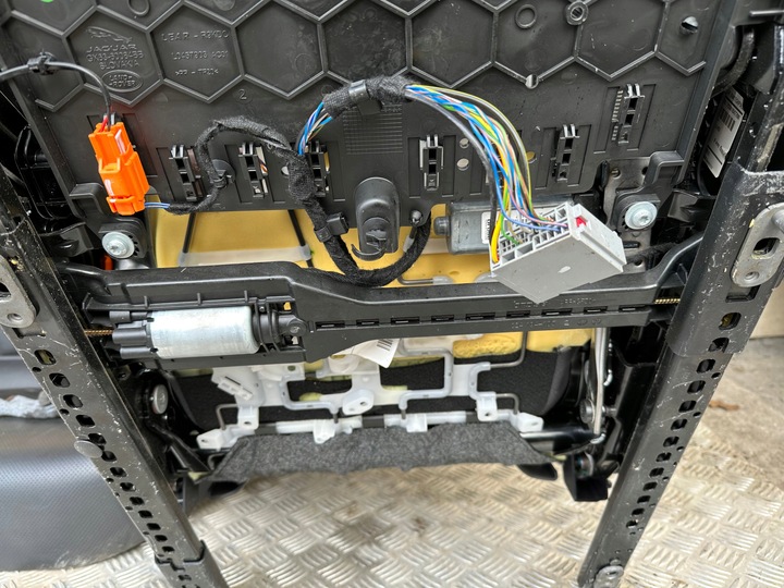 фото №7, Сиденья диван кожа jaguar e-pace