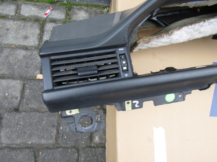 фото №9, 1 mercedes w124 85-89 узкая планка панель раздаточная кремовые бежевый салон