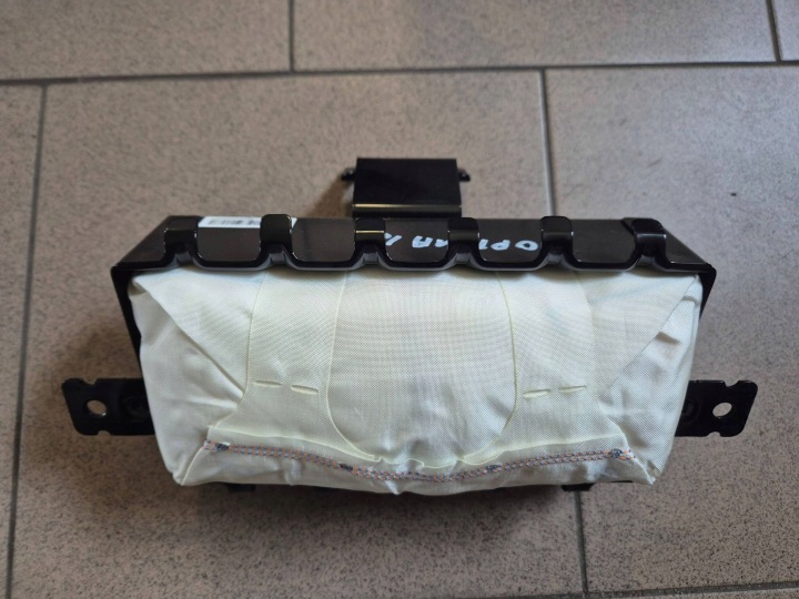 фото №13, Kia optima iv 18-19 консоль 84721-d4000 + подушки подушка + ремни перед