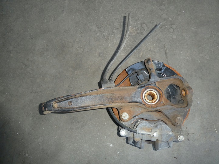 фото №5, Поворотна опора перед права vw amarok 2h0407258