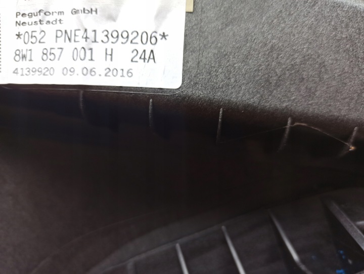 фото №10, Торпедо консоль капот чёрная audi a4 b9 8w1857003