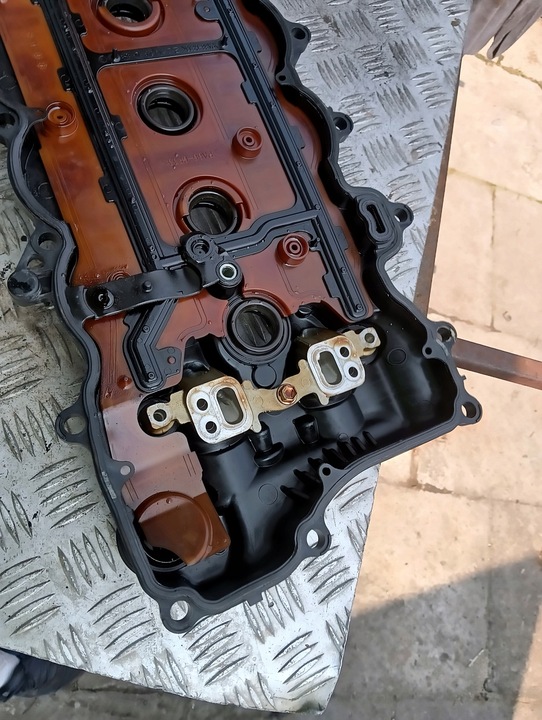 фото №5, Toyota yaris ii 10r 1.3b vvti 74kw крышка крышка клапанов 11201-47070