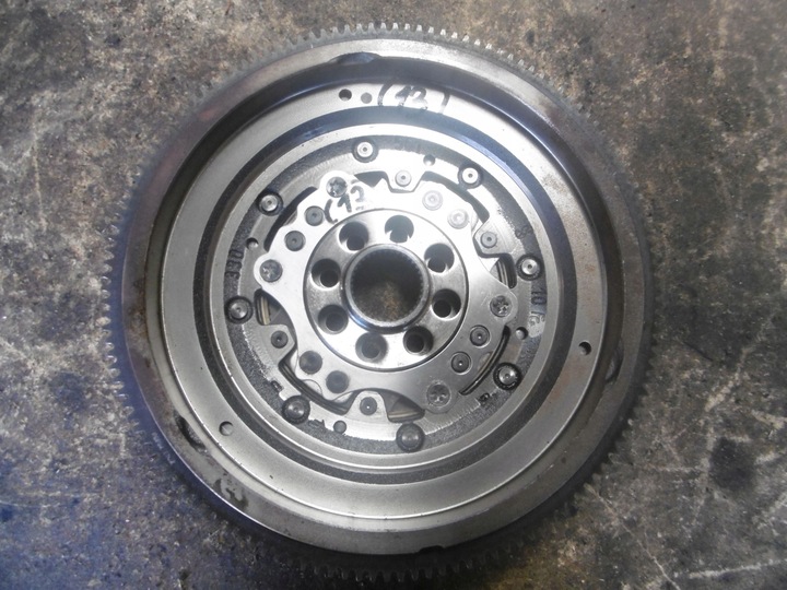 фото №1, Колесо двухмассовый 04l105266h vw audi skoda 2.0tdi