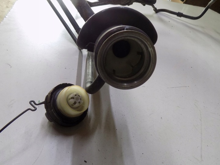 фото №8, Toyota auris i 06-09 1.6 труба заливка топлива