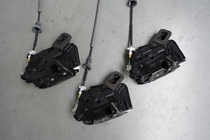 фото №1, Vw beetle 5c замок дверь правые перед