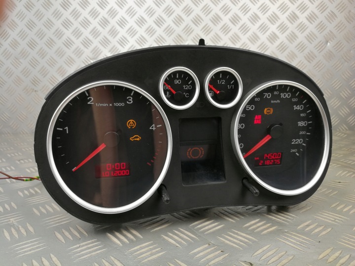 фото №10, 8z0920900m спидометр приборы дисплей półfis audi a2 1,4 tdi европа
