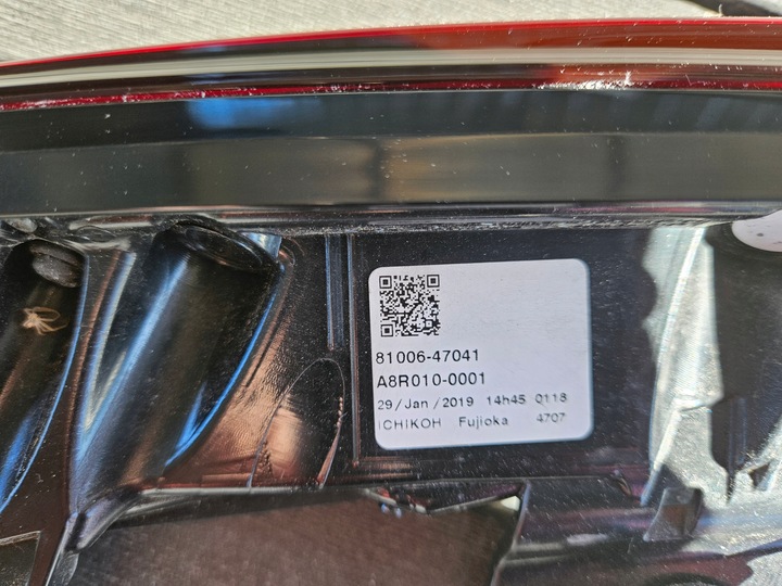 фото №12, Toyota prius xw50 задняя крышка задняя свет led 81006-47041