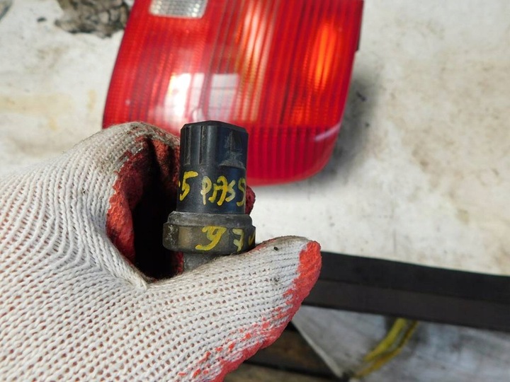 фото №6, Vw passat b5 1.8 датчик кондиционера 8d0959482a