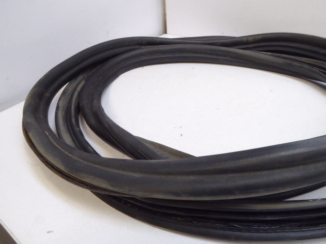 фото №2, Passat b6 3c прокладка крышки багажника универсал