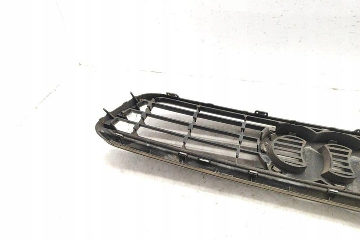 фото №9, Решётка радиатора audi a3 sportback 8va, 8vf 8l0853651a 1.9l дизель 81kw 2000