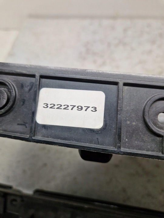 фото №8, Volvo v60 ii 2 2018 - жалюзі ролета решітка впуск 32227973