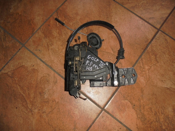 фото №1, Golf iv 1.6b hb замок дверь левый правые перед зад