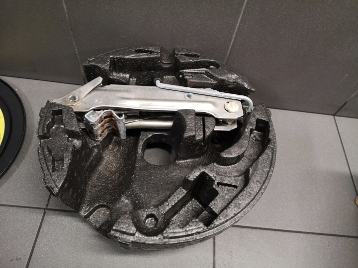 фото №6, Вкладка багажника домкрат audi a3 8l 8l0012109