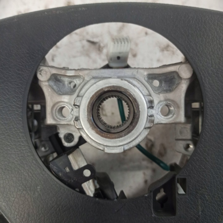 фото №13, Toyota avensis t27 руль мультифункция 45100-05570