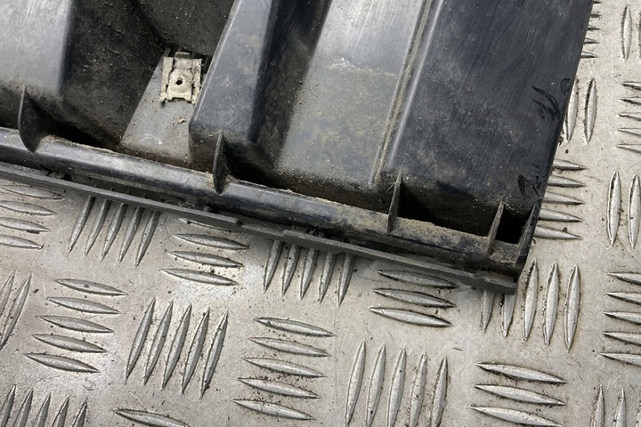 фото №10, Лівий ковзун заднього бампера bmw 6 купе f13 8050385 3.0l дизель 230kw