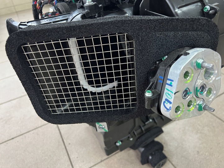 фото №5, Tesla модель y 20- обігрів інтер'єру обігрівач повітродувка hvac європа