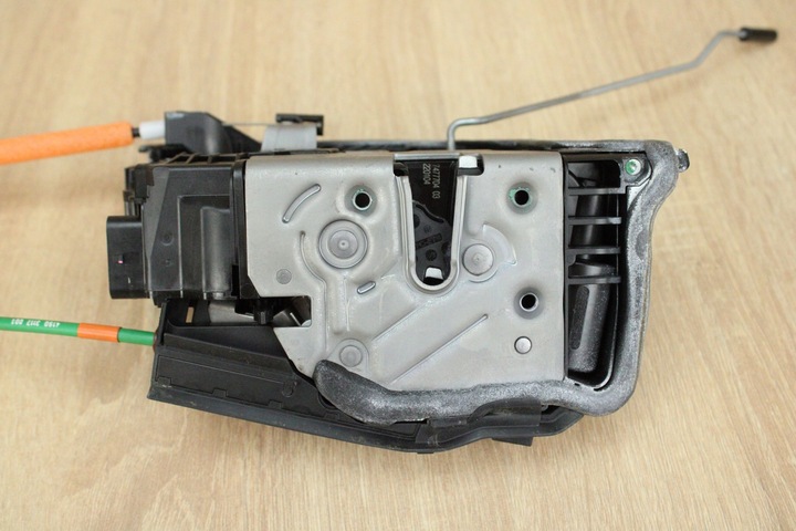 фото №8, Оригінальний замок доводчик двері праві зад soft close bmw g30 7477704 25km