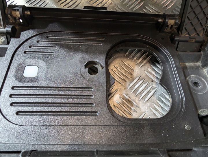 фото №11, Maxus ev30 e доставляти 3 2019- решітка радіатора логотип кришка заряджання