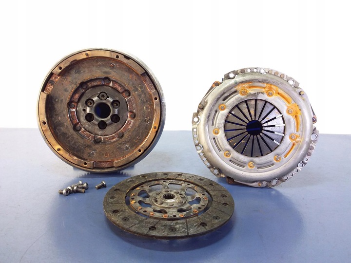 фото №1, Peugeot 208 1.2 b 110km зчеплення двомасовий