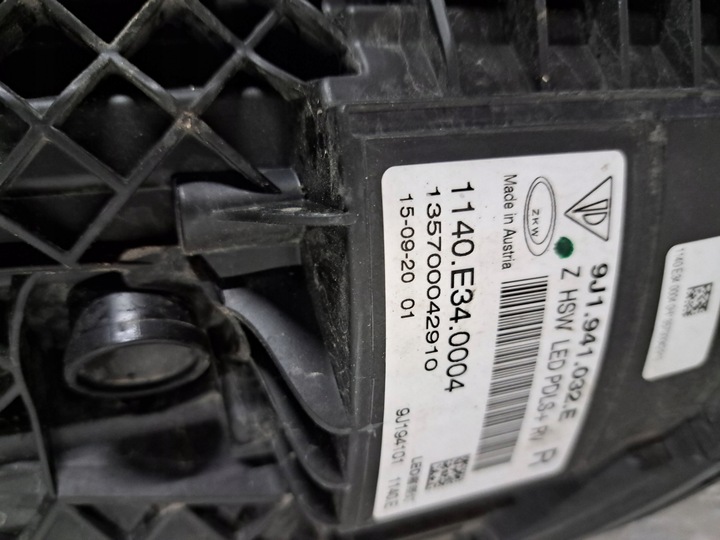 фото №8, Porsche taycan 9j1941032e 9j1941031e лампа лампы правая левая перед передняя